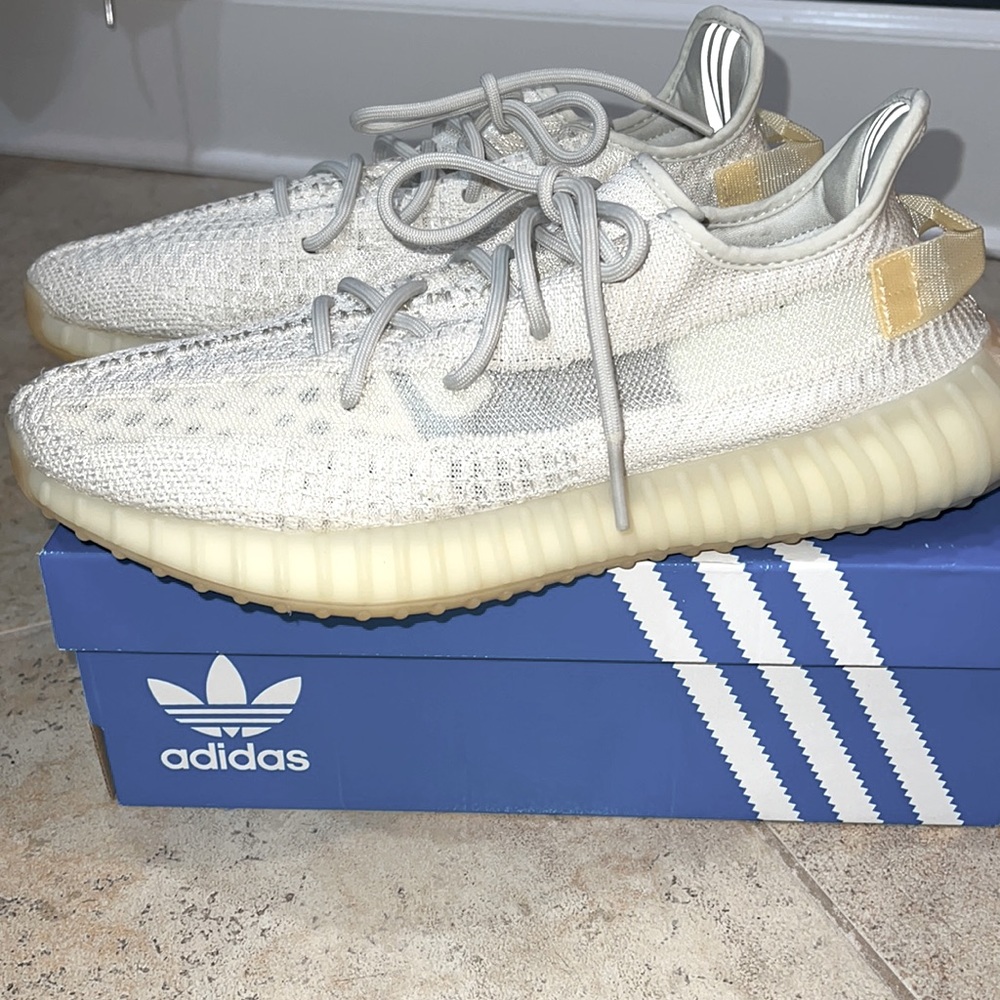 adidas Yeezy Boost 350 V2 Low Light. Size 11.5 men’s